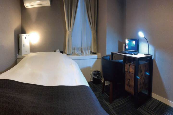 Room 11 of 21