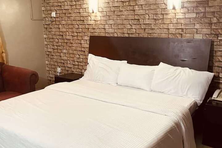 Room 18 of 27