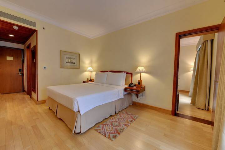 Room 5 of 40