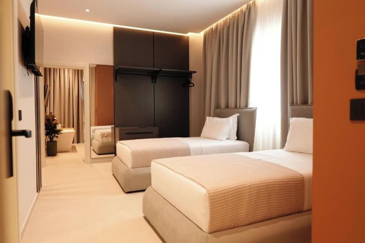 Room 9 of 75