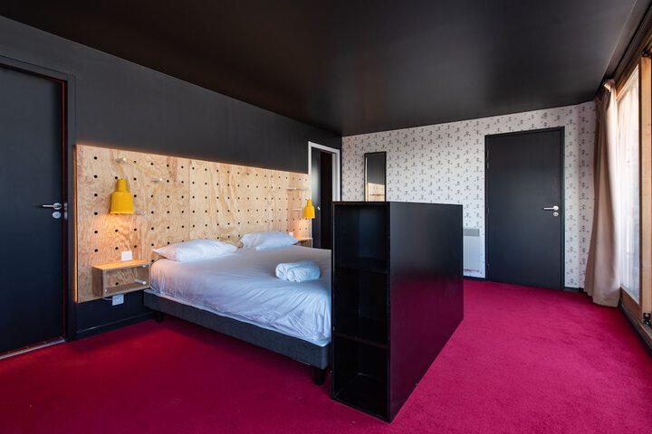 Room 33 of 91