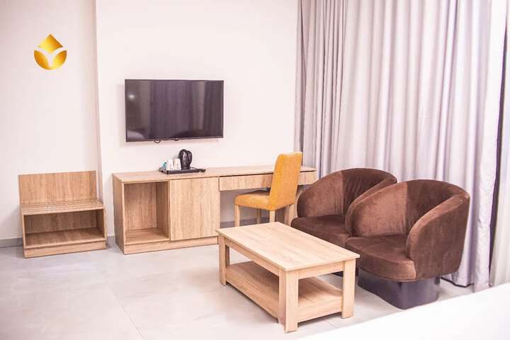 Room 10 of 27