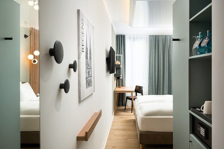 Room 8 of 42