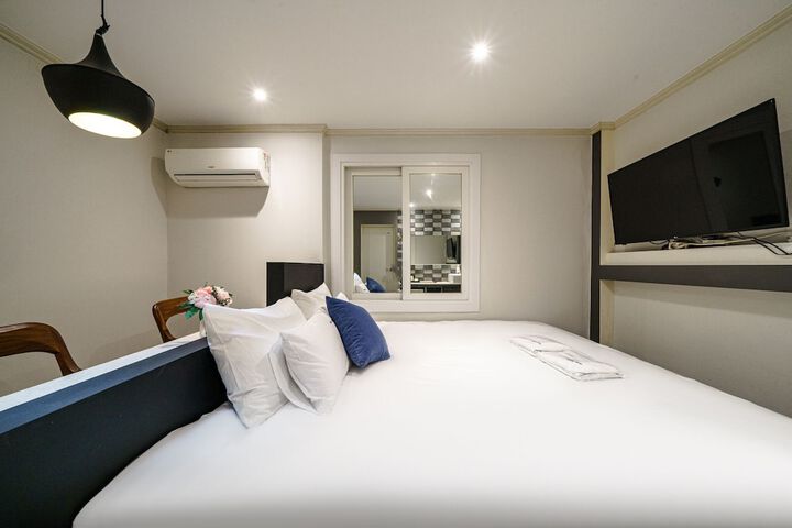 Room 13 of 48