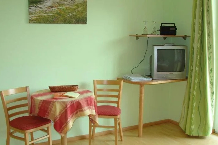 Room 4 of 17
