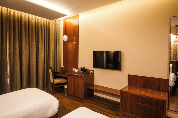 Room 15 of 37