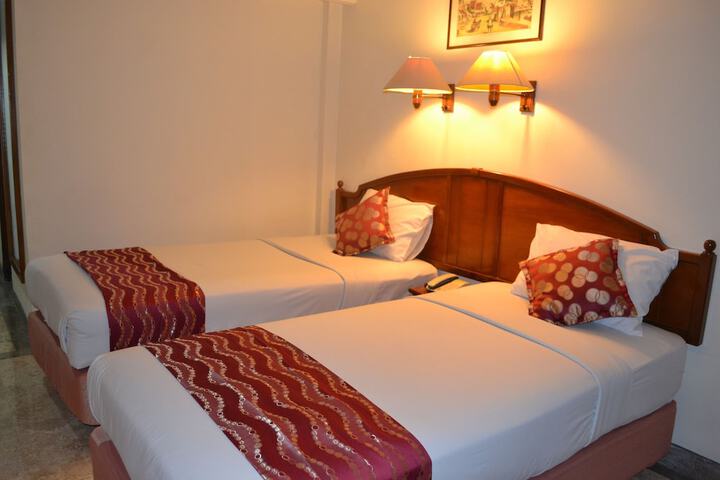 Room 9 of 18