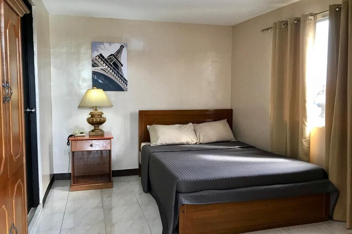 Room 11 of 32