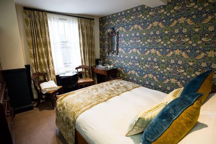 Room 8 of 32