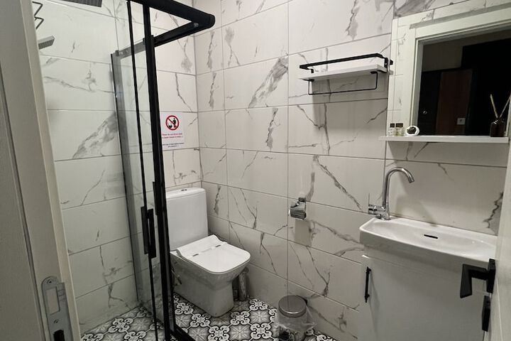 Room 16 of 28