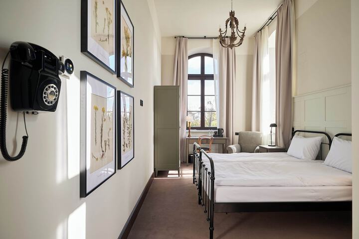 Room 2 of 46