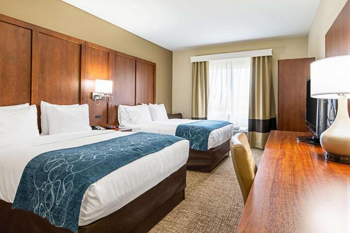 2 Queen Beds (8 of 13)