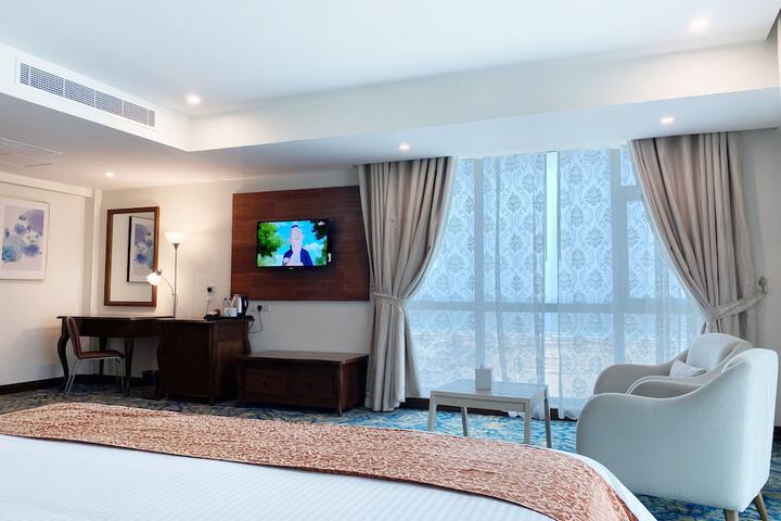 Room 12 of 37