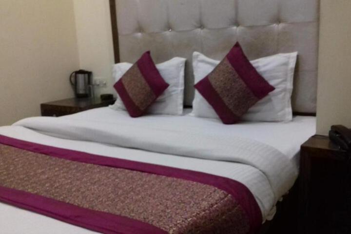 Saffron Inn-Near New Delhi Railway Station