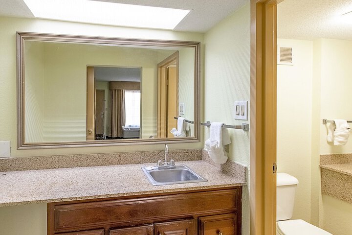 Standard Room, King or Two Doubles (24 of 24)