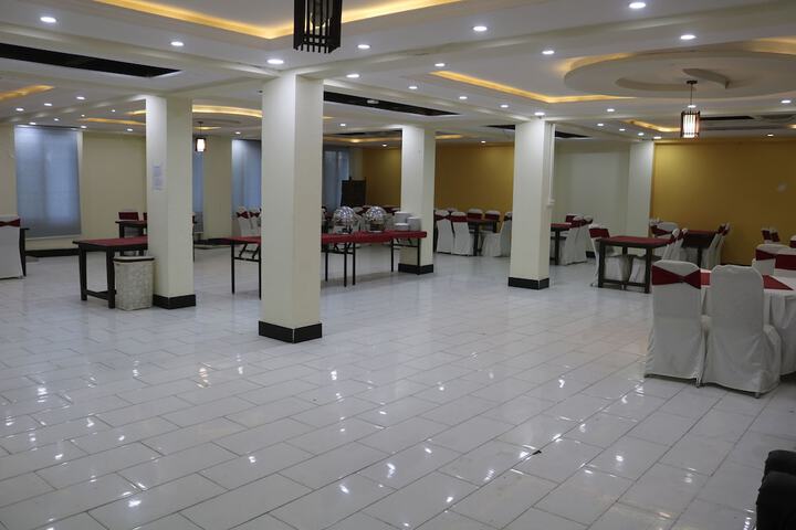 Ballroom/Hall 11 of 14