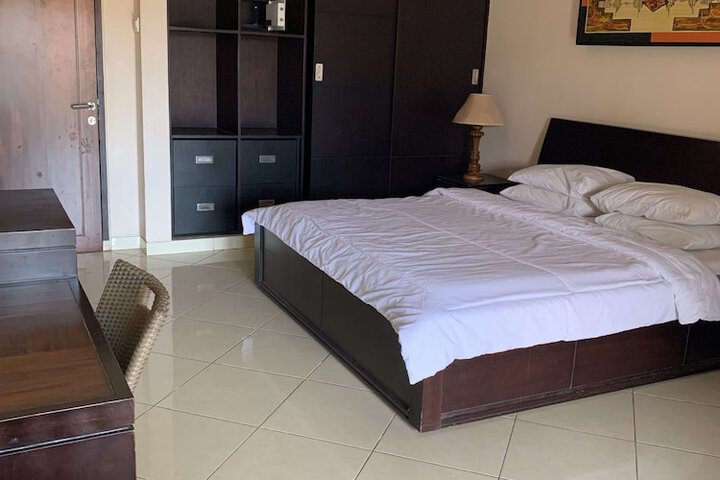 Room 9 of 125