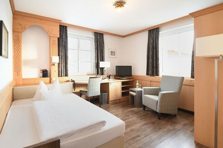 Room 6 of 42