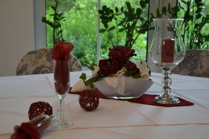 Dining 12 of 42
