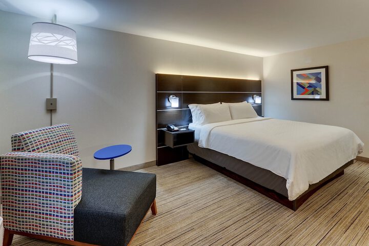 Standard | King Bed (4 of 30)