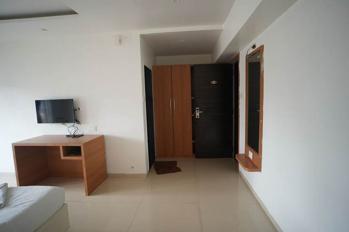 Room 2 of 10