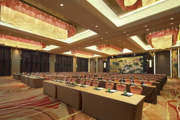 Ballroom/Hall 45 of 58