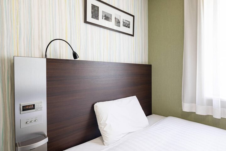 Room 8 of 35