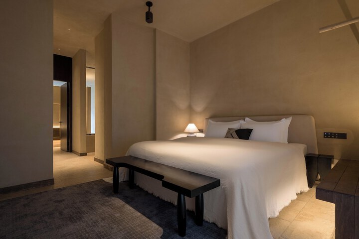 Room 50 of 72