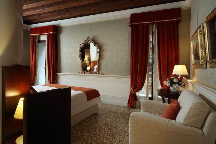 Room 47 of 290
