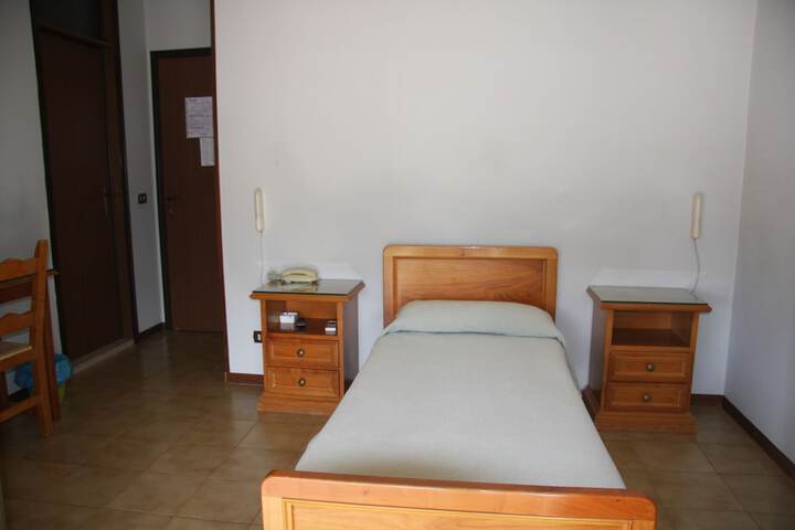 Room 8 of 13