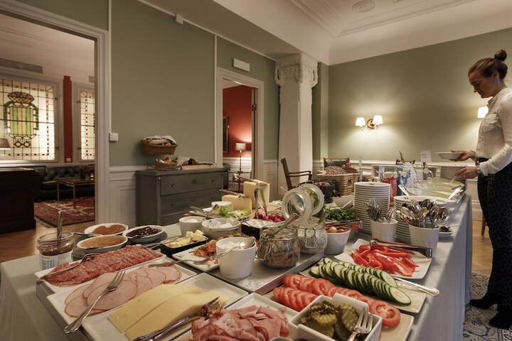 Dining 52 of 75