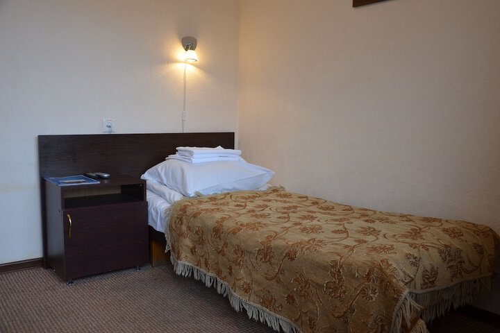 Room 4 of 63
