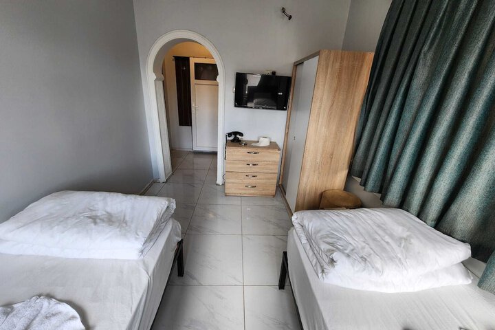 Room 9 of 39