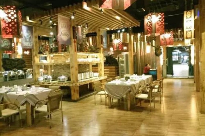 Dining 52 of 65