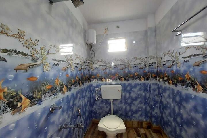 Room 9 of 17