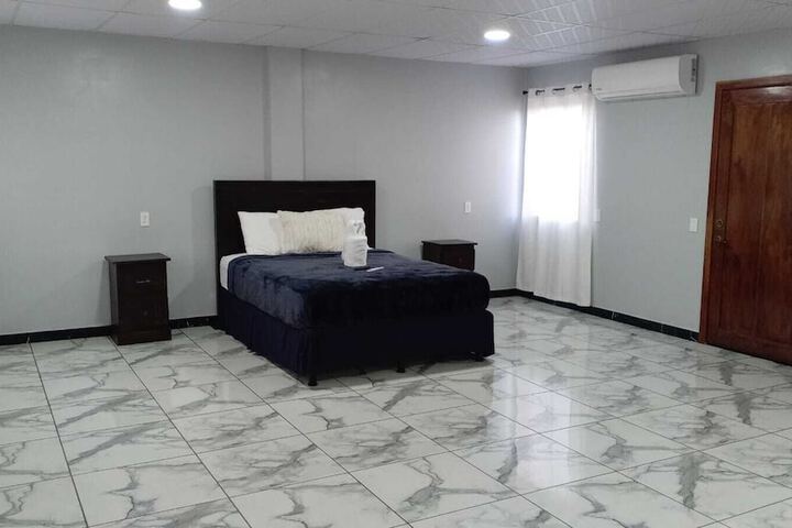Room 5 of 10