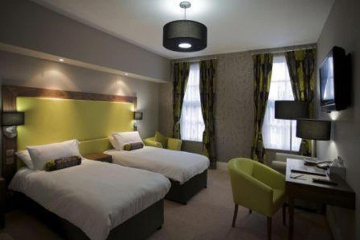 Room 9 of 49
