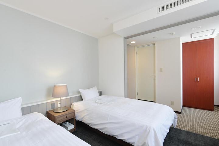 Room 18 of 37