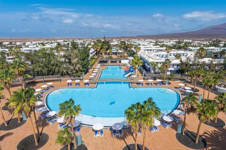 Hotel with Pool