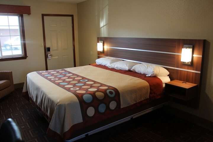 Standard | King Bed (4 of 8)
