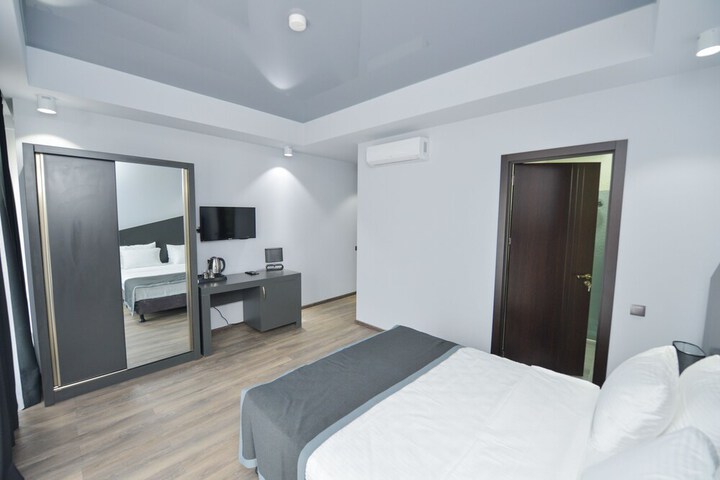 Room 34 of 67