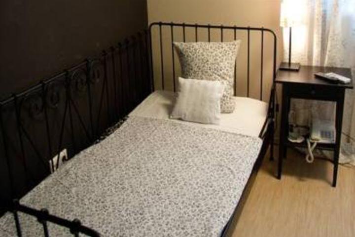 Room 3 of 6