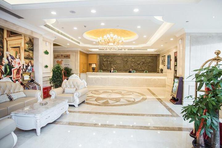 Vienna Hotel Pingxiang Lvyin Square