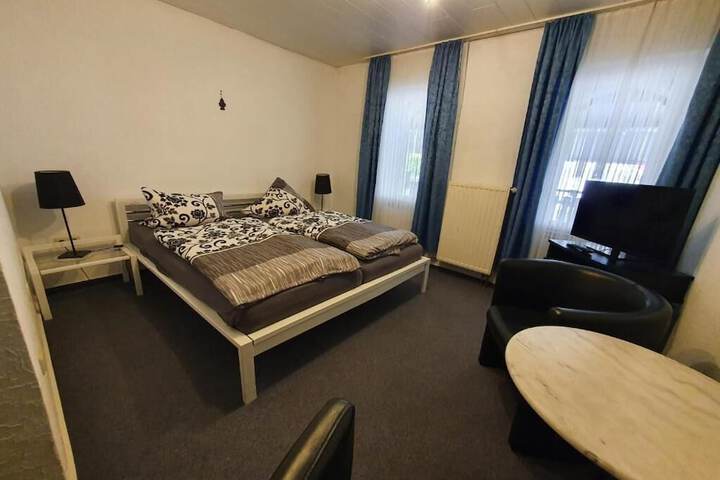 Room 9 of 33