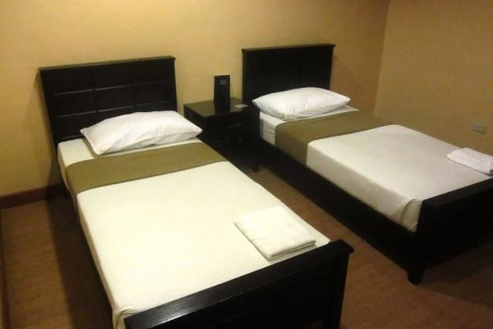 Room 6 of 15