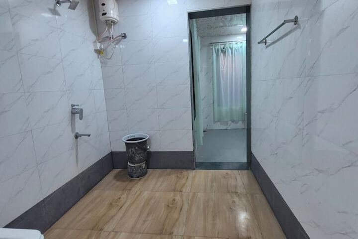 Room 10 of 11