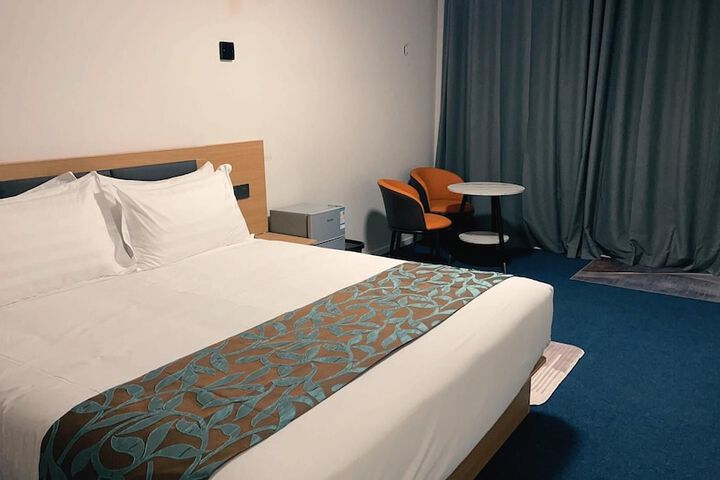 Room 7 of 26