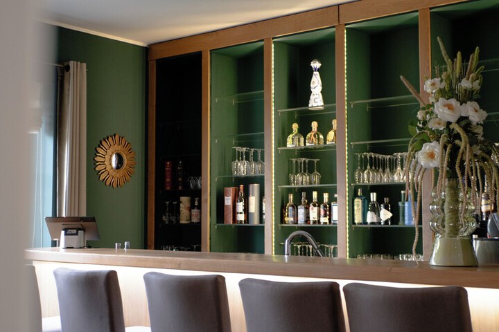 Lounge 51 of 60