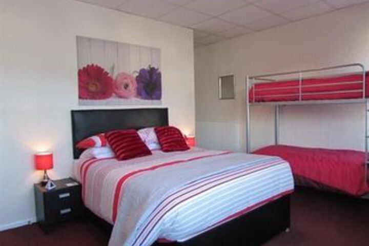 Room 25 of 39
