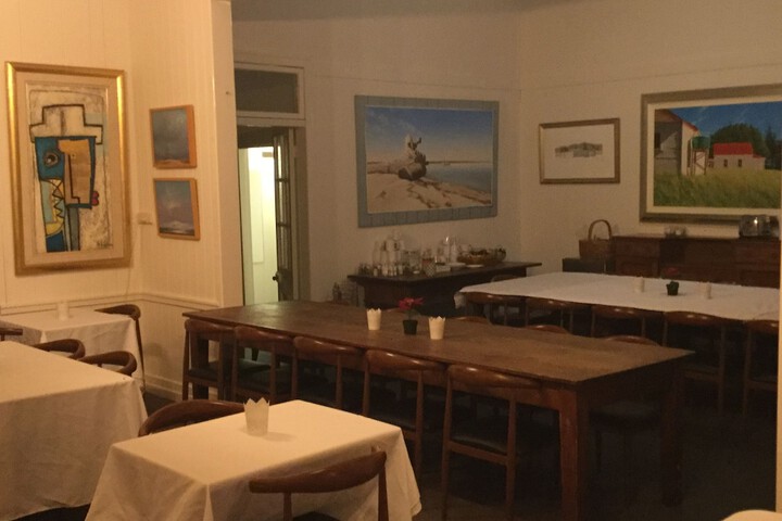Dining 4 of 5